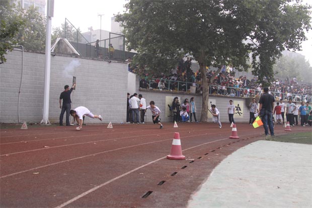2011郑州五中运动会长短跑及接力赛