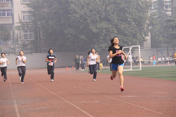 2011郑州五中运动会长短跑及接力赛