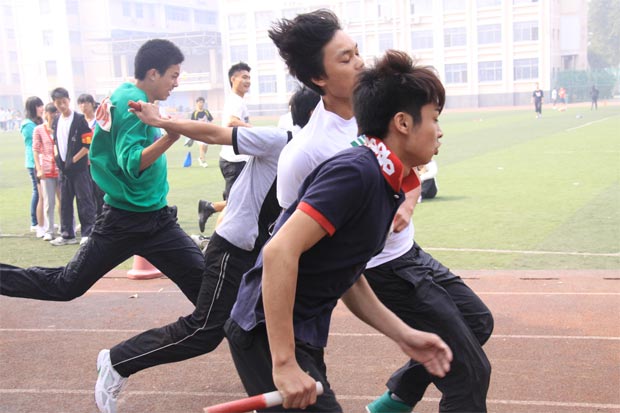 2011郑州五中运动会长短跑及接力赛