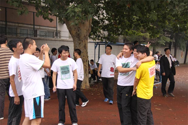 2011运动会跳远照片