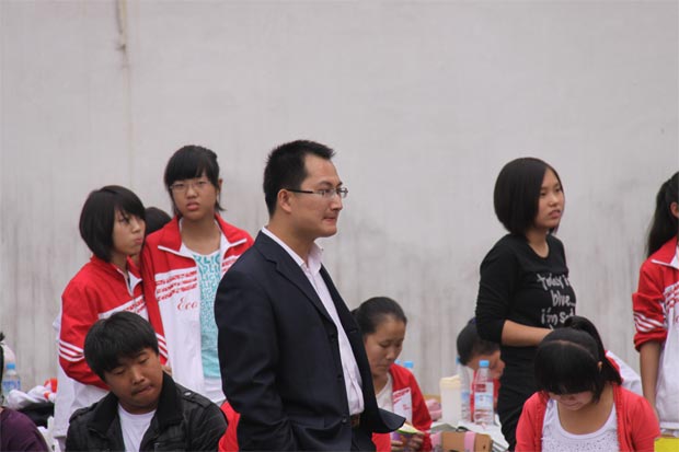 2011运动会跳远照片